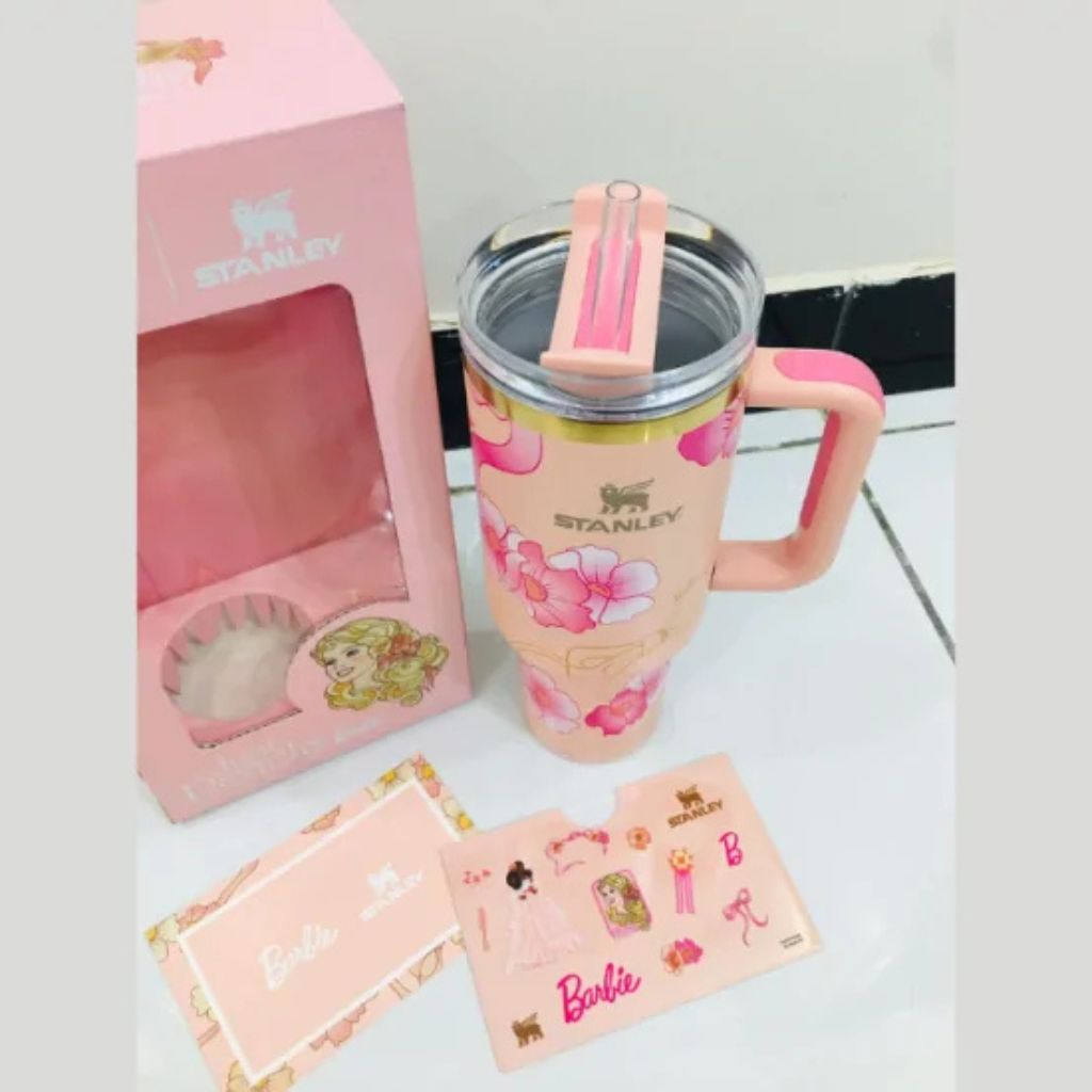 The Stanley x Barbie Quencher | 40 OZ – ’80s Peaches ‘N Cream