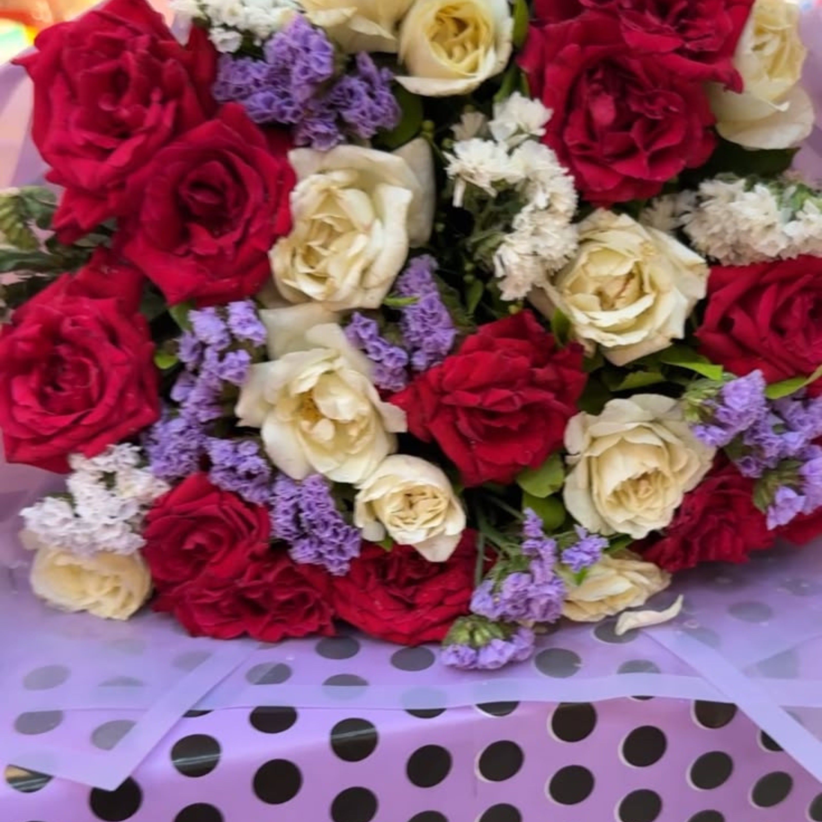 Premium Mixed Rose Flower Bouquet – Elegant Floral Gift Arrangement Secondary image