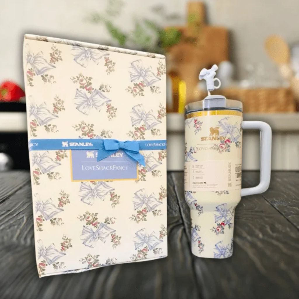 The Stanley X LoveShackFancy Holiday Quencher | 40 OZ – Rosa Beaux Blue