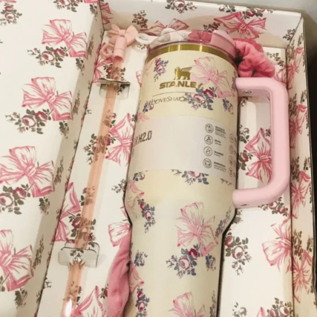 The Stanley X LoveShackFancy Holiday Quencher | 40 OZ – Rosa Beaux Pink