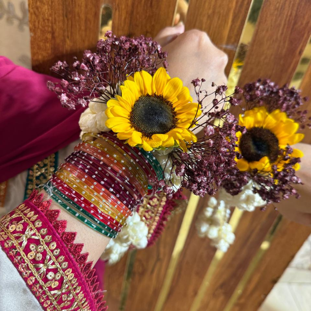 Pair of sunflower & (Gajra)