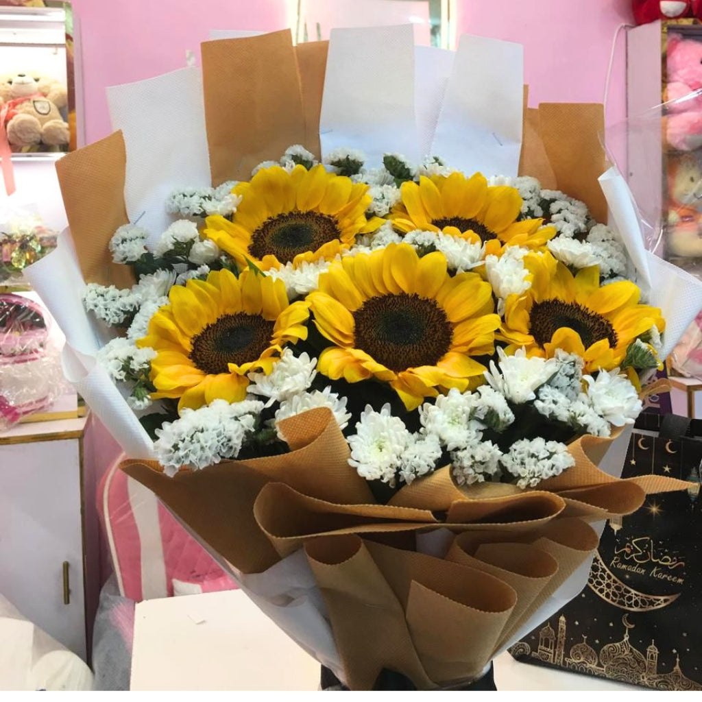 Golden Sunflower Bliss Bouquet – Radiant Bloom Collection